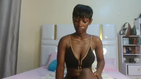 Snapshot of melaninqueen02 chatting on March 13, 3:02 am ann online show from March 13, 3:02 am