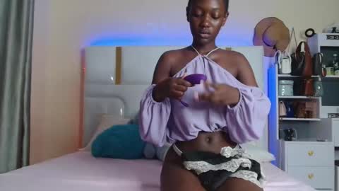 Snapshot of melaninqueen02 chatting on April 1, 2:25 pm ann online show from April 1, 2:25 pm