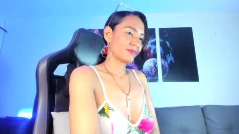 melannia_hills online show from February 1, 10:15 am