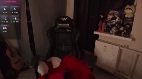 Ash online show from November 14, 7:12 pm