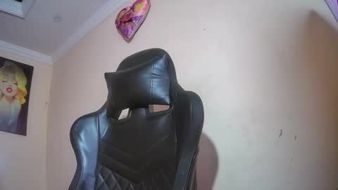 Snapshot of melany_isabella chatting on April 12, 3:33 am melany online show from April 12, 3:33 am