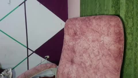 Snapshot of melany_isabella chatting on July 6, 2:52 am melany online show from July 6, 2:52 am