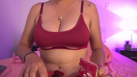 Snapshot of melany_riccii chatting on January 2, 8:24 pm melany online show from January 2, 8:24 pm
