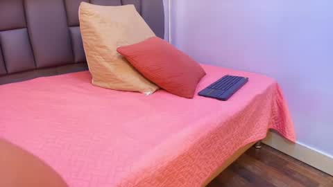 Melany  online show from June 16, 3:31 am