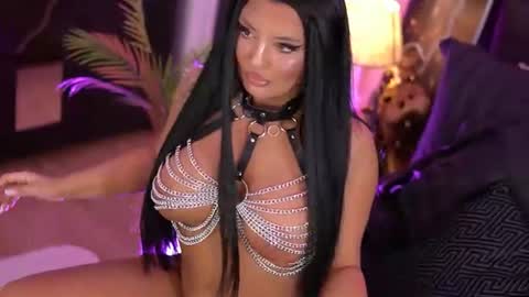 Snapshot of melanyass chatting on June 19, 5:01 am Mellanya online show from June 19, 5:01 am