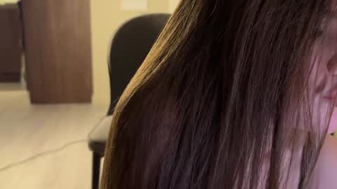 Adel online show from December 6, 6:50 pm