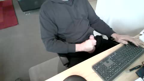 melbguy_075 online show from November 3, 2:35 am