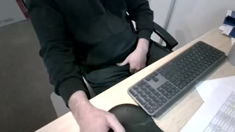 Snapshot of melbguy_075 chatting on July 15, 6:51 am melbguy_075 online show from July 15, 6:51 am