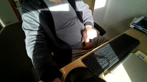 Snapshot of melbguy_075 chatting on July 20, 12:36 am melbguy_075 online show from July 20, 12:36 am