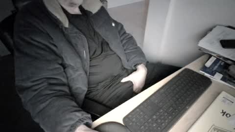 Snapshot of melbguy_075 chatting on July 28, 7:04 am melbguy_075 online show from July 28, 7:04 am