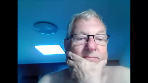 melbourne000 online show from November 5, 12:10 am