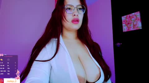 amelia  online show from December 9, 8:55 am