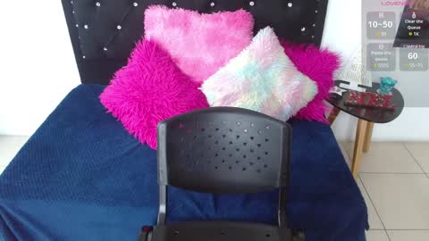 Snapshot of meli_taylorx chatting on December 21, 6:12 pm Azul online show from December 21, 6:12 pm
