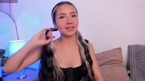 Snapshot of melii_0 chatting on March 28, 11:32 am Melii online show from March 28, 11:32 am