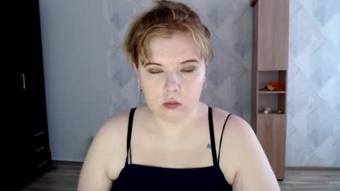 Snapshot of melina_beauty chatting on October 13, 9:42 am Melina online show from October 13, 9:42 am