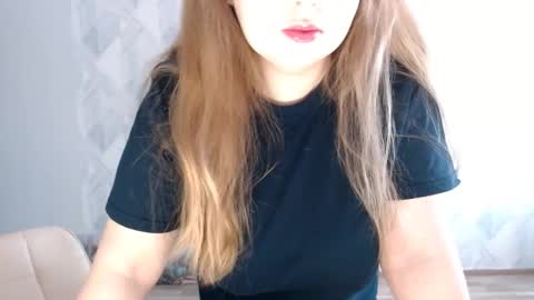 Snapshot of melina_beauty chatting on November 1, 9:22 am Melina online show from November 1, 9:22 am