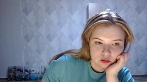 Snapshot of melina_beauty chatting on November 4, 3:16 am Melina online show from November 4, 3:16 am