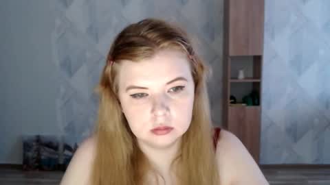 Snapshot of melina_beauty chatting on November 23, 8:25 am Melina online show from November 23, 8:25 am