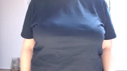 Snapshot of melina_beauty chatting on November 29, 4:04 am Melina online show from November 29, 4:04 am