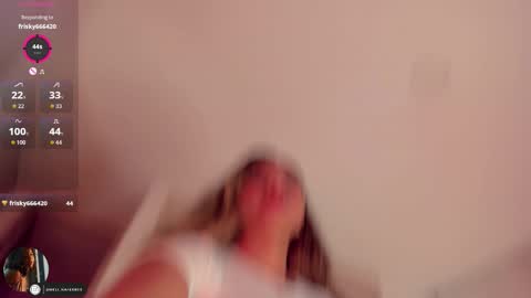 Snapshot of melina_ferrer1 chatting on February 28, 1:56 pm EI online show from February 28, 1:56 pm