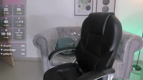 Snapshot of melina_rouge chatting on March 21, 6:40 am Melina Rouge online show from March 21, 6:40 am