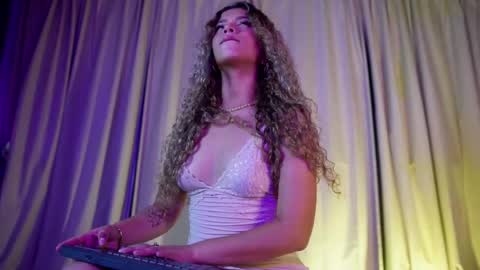 MelinaSmith  online show from May 2, 10:37 pm