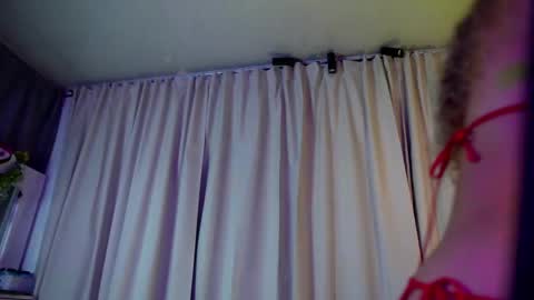 MelinaSmith  online show from May 3, 9:43 pm
