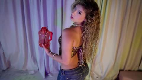 MelinaSmith  online show from May 19, 1:56 am