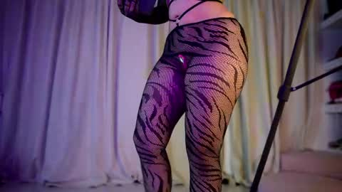 MelinaSmith  online show from May 22, 5:51 pm
