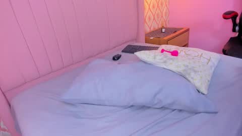 Snapshot of melinamartins chatting on October 31, 9:16 pm M E L I N A online show from October 31, 9:16 pm