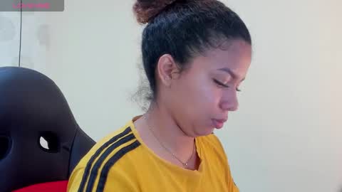 Snapshot of melinamartins chatting on November 1, 12:18 pm M E L I N A online show from November 1, 12:18 pm