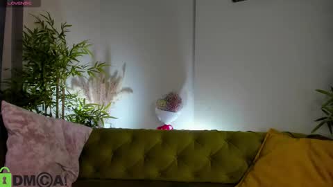 Snapshot of melisa_violet chatting on November 8, 1:17 am melisa_violet online show from November 8, 1:17 am