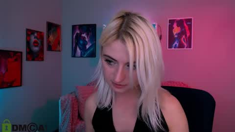 Snapshot of melisa_white1 chatting on April 12, 7:19 pm Melisa online show from April 12, 7:19 pm