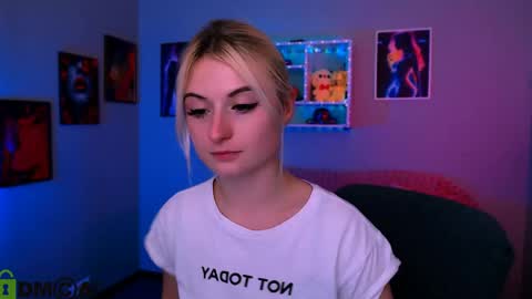 Snapshot of melisa_white1 chatting on May 9, 7:19 pm Melisa online show from May 9, 7:19 pm