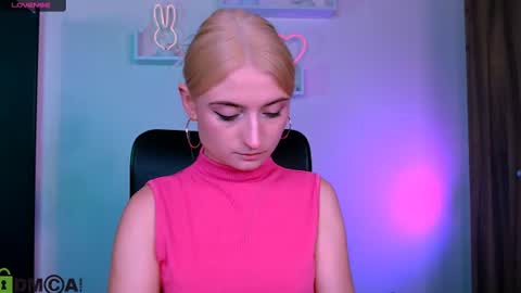 Snapshot of melisa_white1 chatting on July 7, 7:18 pm Melisa online show from July 7, 7:18 pm