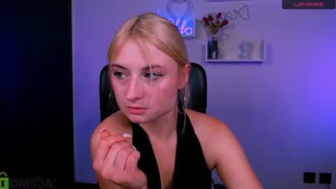 Snapshot of melisa_white1 chatting on July 22, 7:27 pm Melisa online show from July 22, 7:27 pm