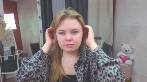 Sophia online show from December 5, 4:21 am