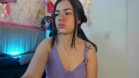 Snapshot of melissa___saenz chatting on June 11, 11:41 am melissa___saenz online show from June 11, 11:41 am