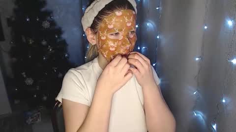 Melissa  Ray online show from December 29, 7:32 pm