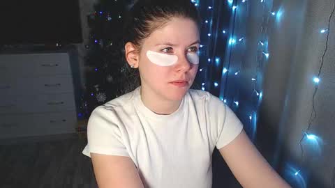 Melissa  Ray online show from January 3, 7:50 pm