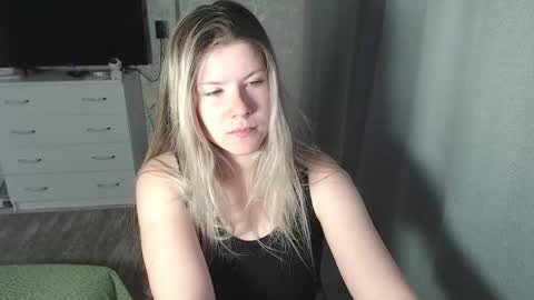 Melissa  Ray online show from February 26, 5:17 pm