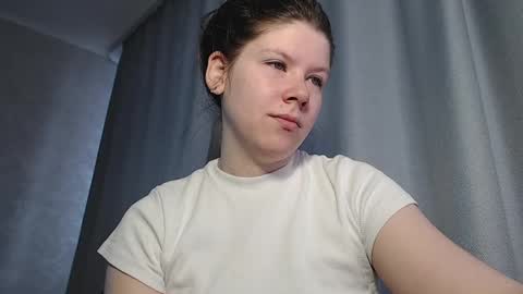 Melissa  Ray online show from March 1, 3:32 am