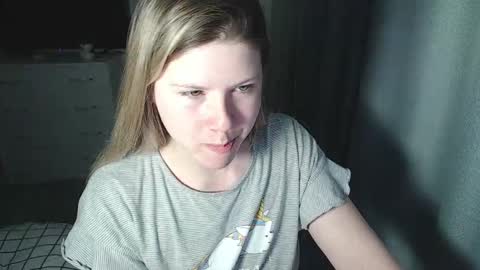 Melissa  Ray online show from March 4, 4:41 pm