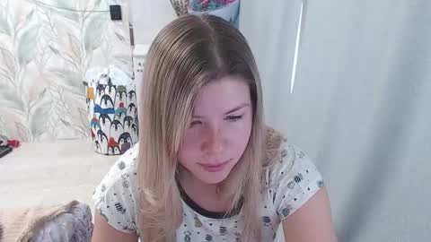 Melissa  Ray online show from September 23, 4:48 am