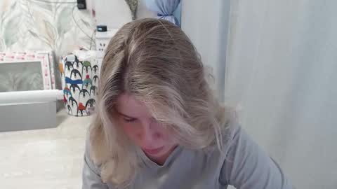 Melissa  Ray online show from October 3, 3:03 am