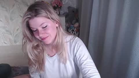 Melissa  Ray online show from October 25, 7:52 pm