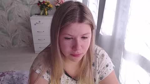 Melissa  Ray online show from October 28, 6:50 am