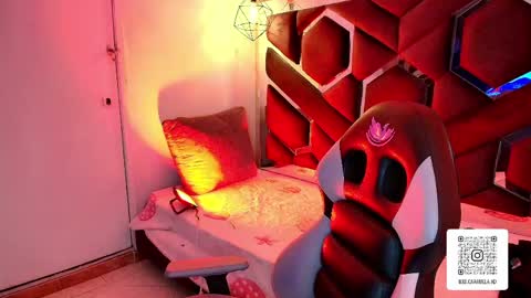 Snapshot of melissa_adamsxxx chatting on April 18, 6:45 pm Lissa online show from April 18, 6:45 pm