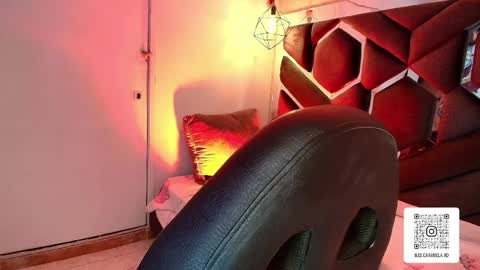 Snapshot of melissa_adamsxxx chatting on April 19, 6:43 pm Lissa online show from April 19, 6:43 pm