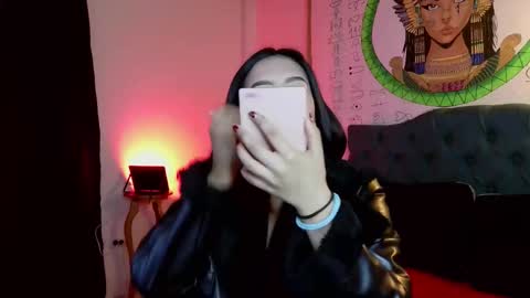 michell online show from December 22, 8:28 pm